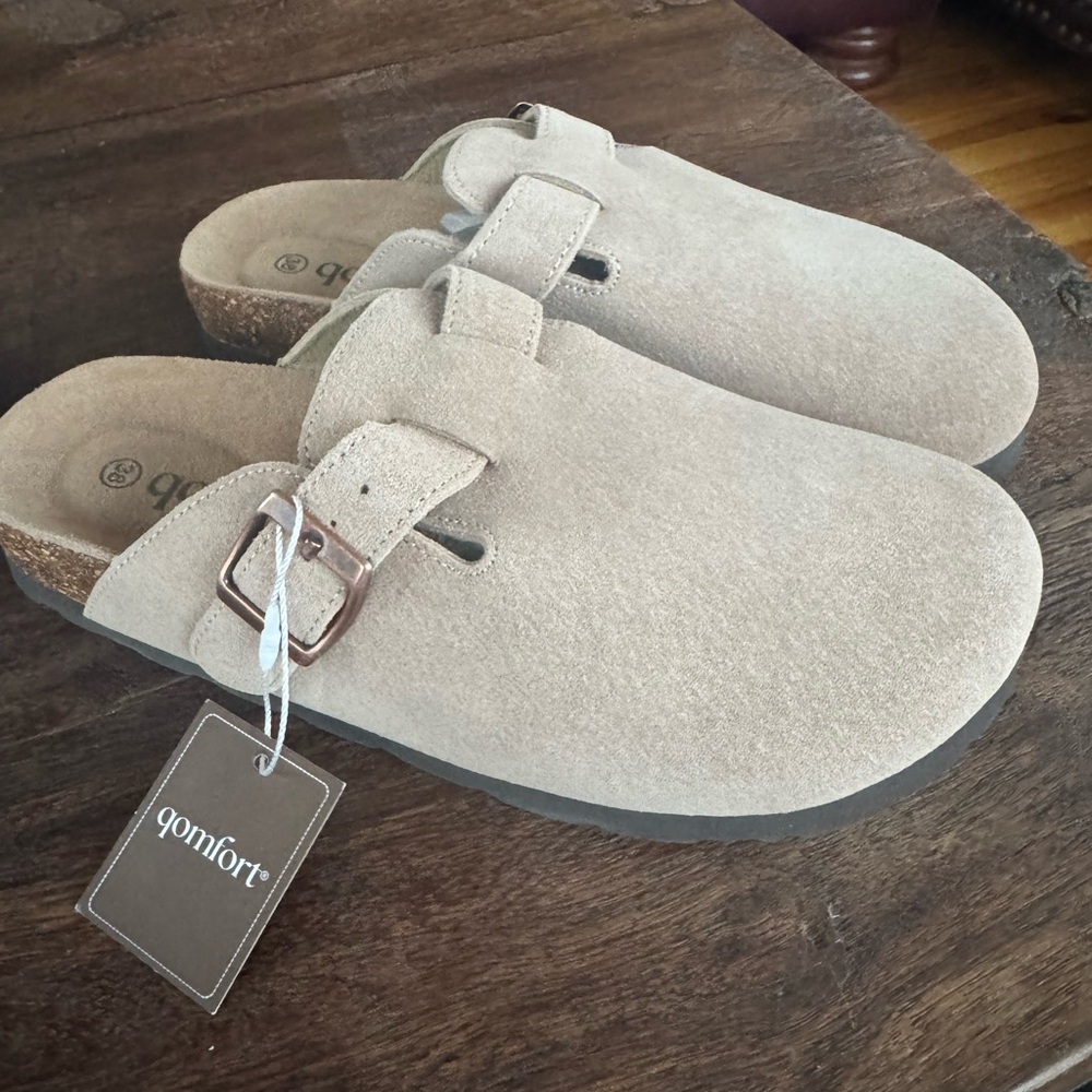 NWT Qomfort Beige Suede Slip-On Clogs tan size 38 (7.5-8 women’s)
